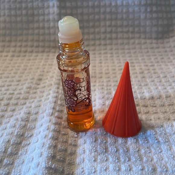 4 1979’s Avon Spray Perfume Bottles‎ - Picture 9 of 13